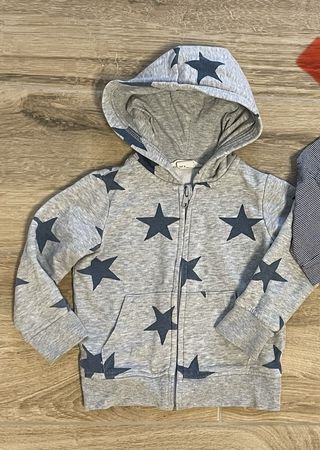 Kinder Kapuzenjacke grau mit Sternenmuster Grösse 92