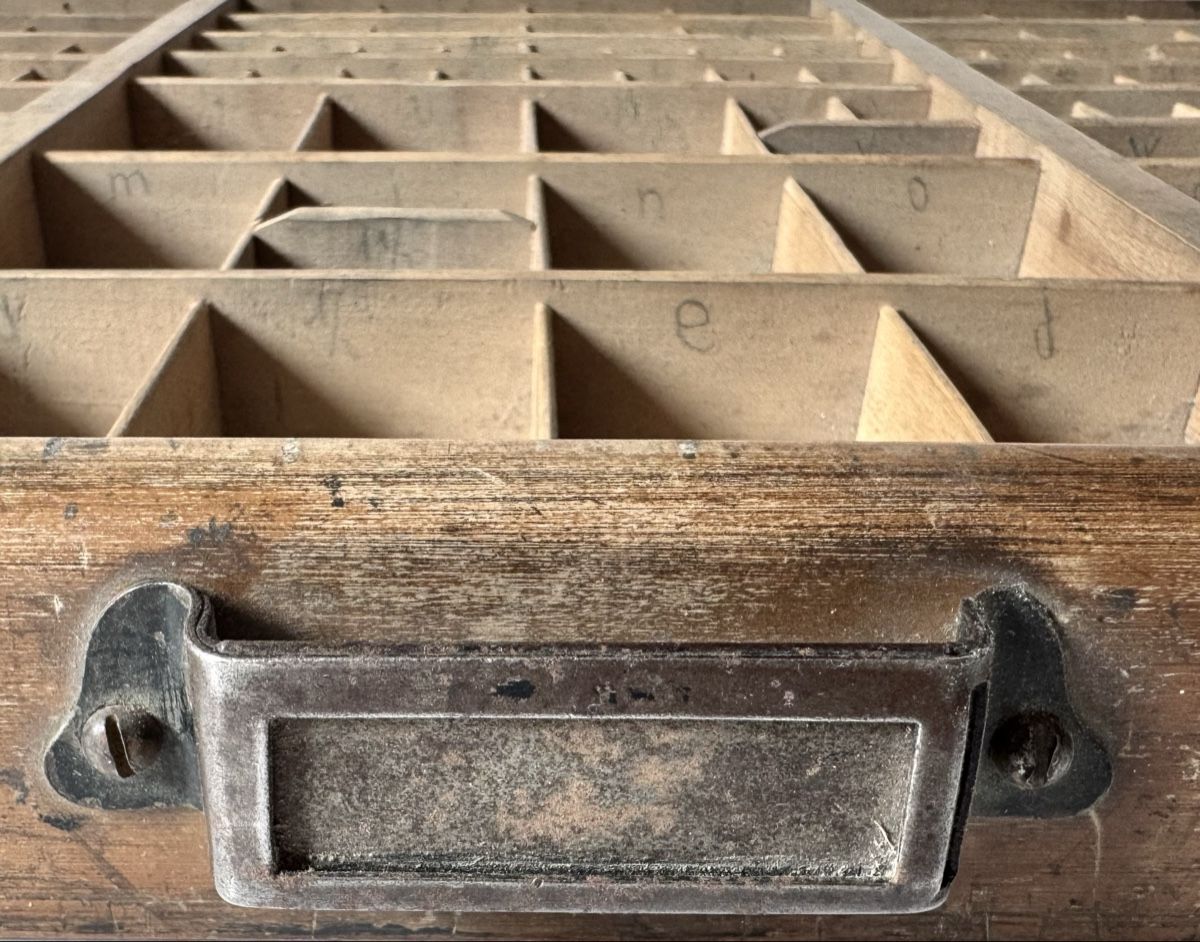 Articles en bois: Setzkasten, Druckerletterfach, antik – D'occasion à Wildberg par wild59 2
