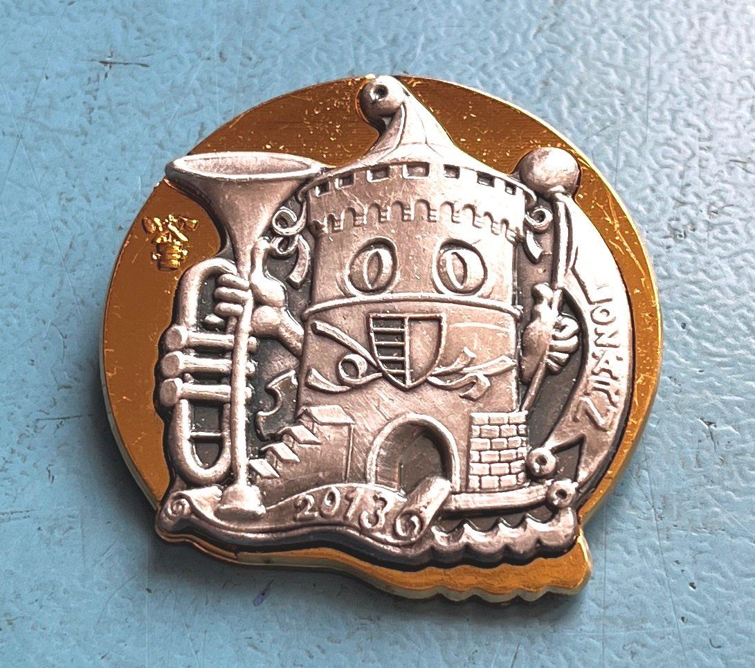 Placchette & Badge: Fasnachtsplakette Luzern GOLD 2013 – Usato da Obernau venduto da Wgnom