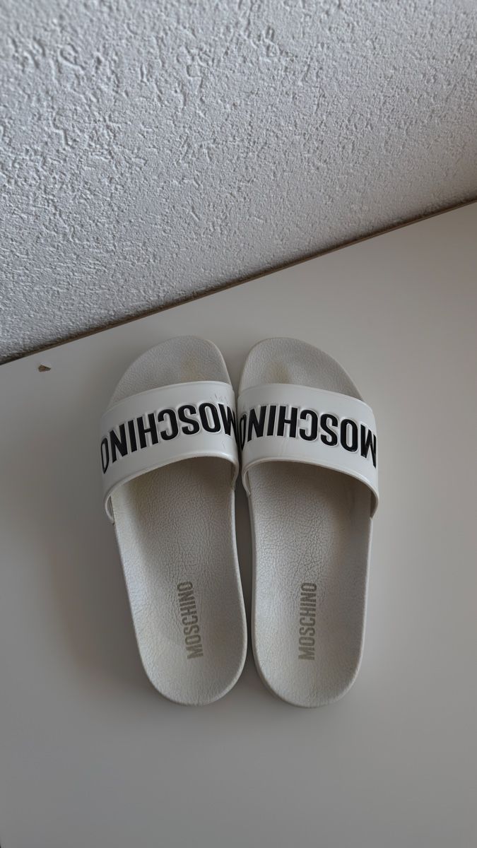 Herrenschuhe: Moschino Men's Slider Slippers 43 – Gebraucht aus Vevey von diogodasilva_ 1