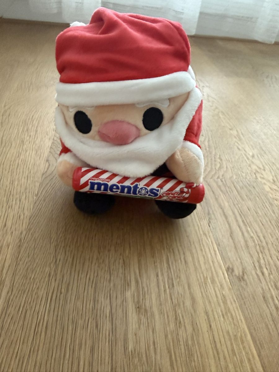 Spielzeuge: Niedliche Weihnachtsmann Plüschfigur mit Mentos. – Neu (gemäss Beschreibung) aus Bremgarten AG von viv_ml28