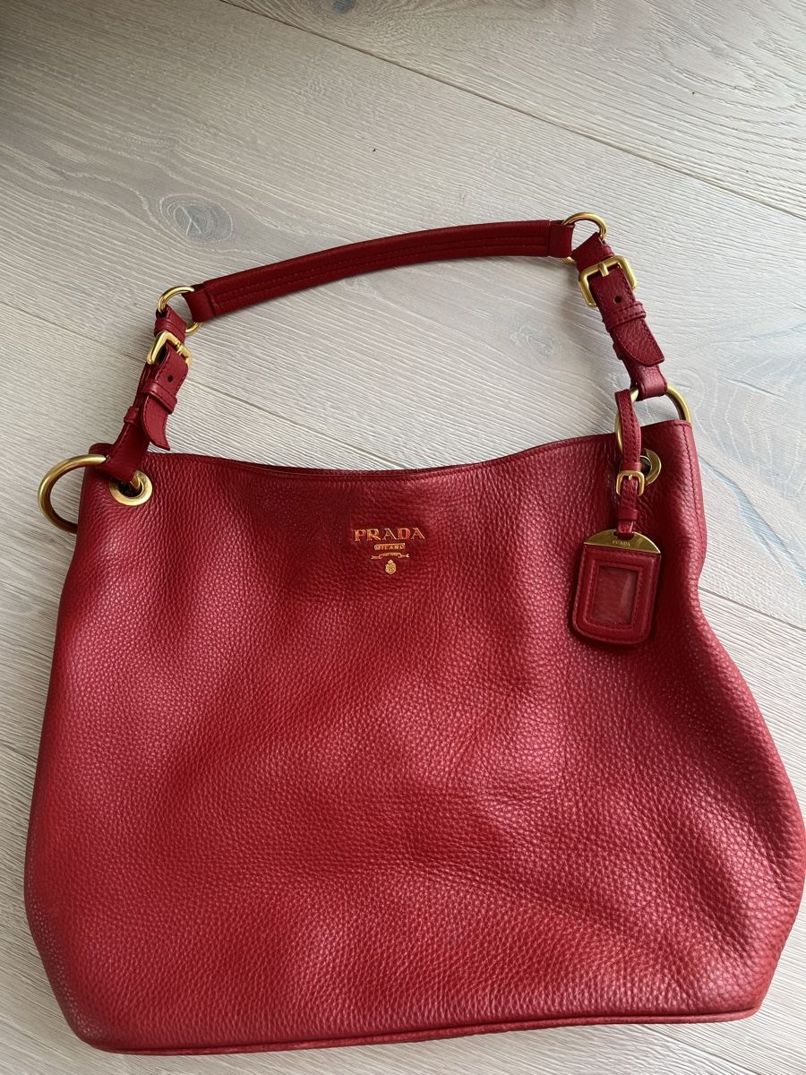 Prada Borse da donna: Neuwertige Prada Tasche, dunkelrot – Usato da Russikon venduto da Jamiee 1