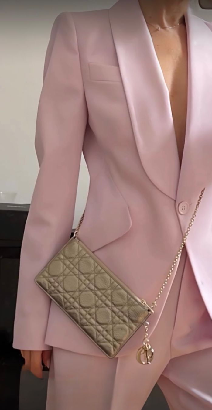 Alexander Mcqueen Completi & Tailleur: Costume Alexander McQueen rose, S – Usato da Baar venduto da wia_tp2r 1