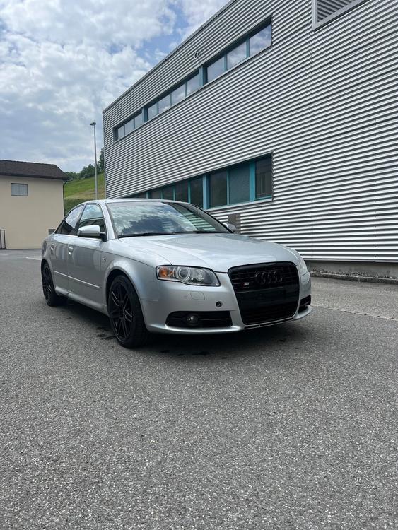 AUDI S4 B7 LIMO