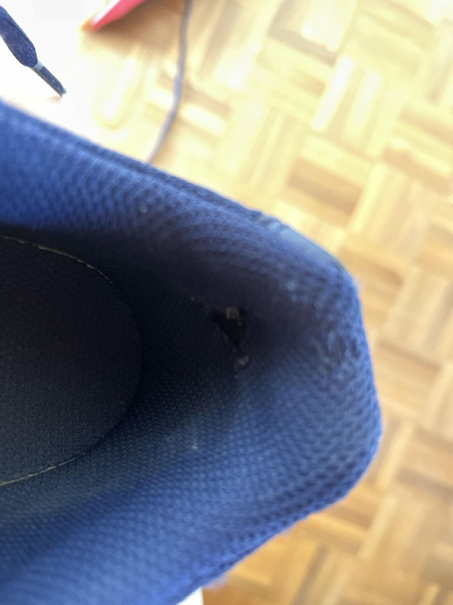 Asics Scarpe per ragazzi: ASICS Hallenschuhe Grösse 39 – Usato da Unterlangenegg venduto da Webvi 1