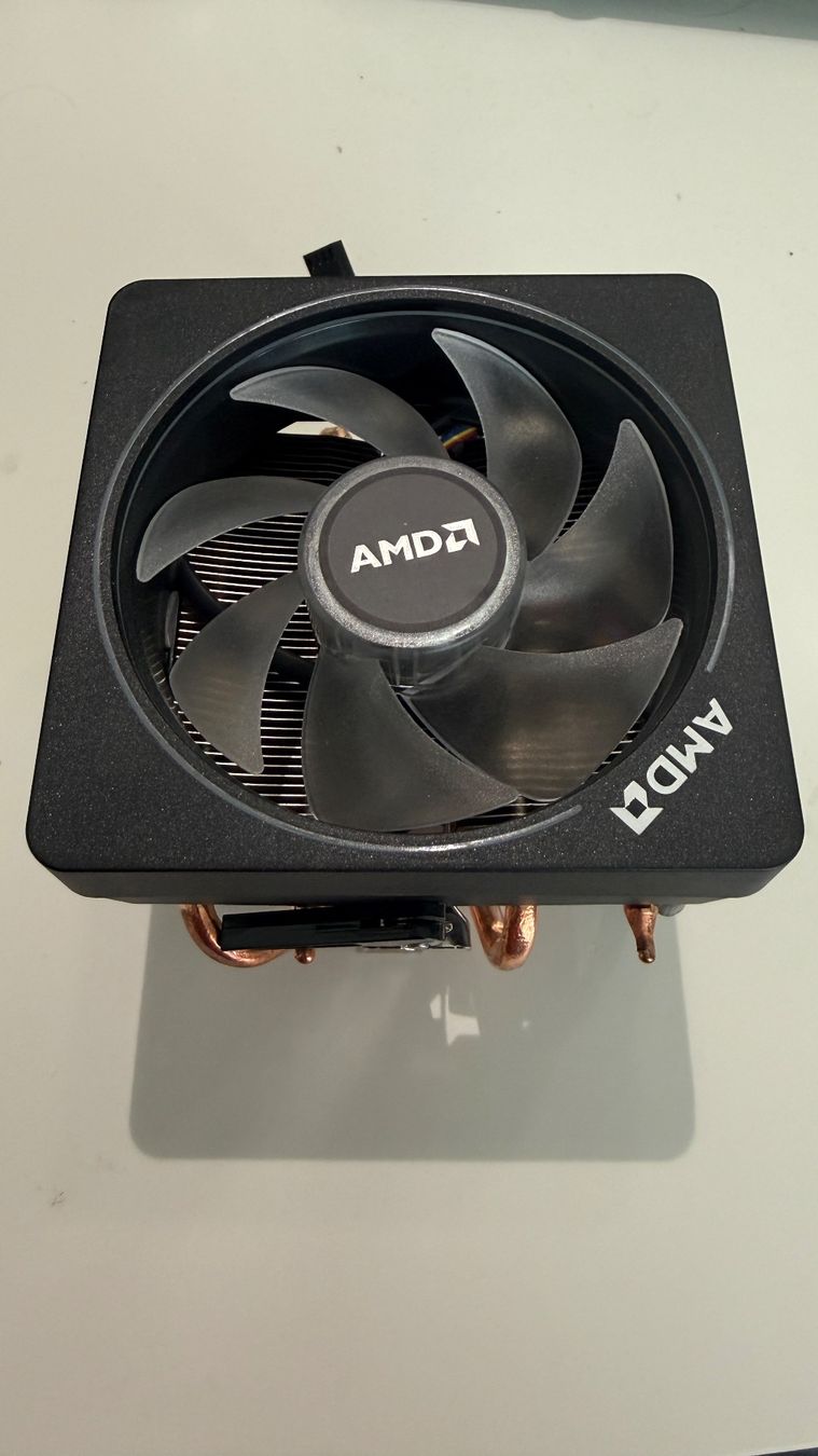 Amd Composants électroniques: AMD Risen 7 2700X CPU inkl. passender CPU-Kühler – D'occasion à Engelberg par JackJonnie 1