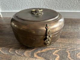 Grosse antike Messing-Deckeldose Ø 24 cm