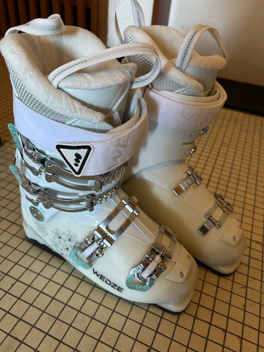 Scarpe da donna: Chaussures de ski Wedze, taille 26.0 – Usato da Gorgier venduto da hcaroline4 2
