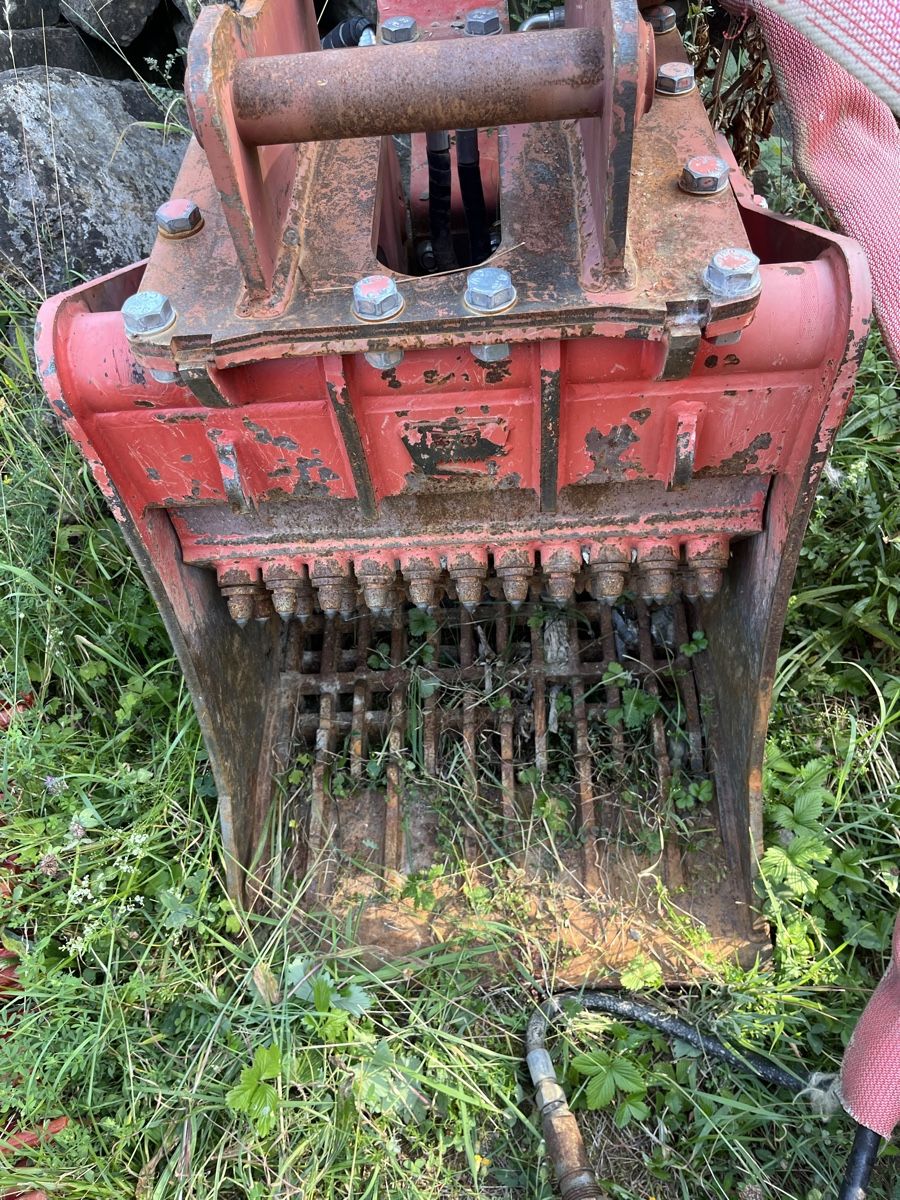 Toutes les machines: Godet concasseur  – D'occasion à Champéry par fanfouet74