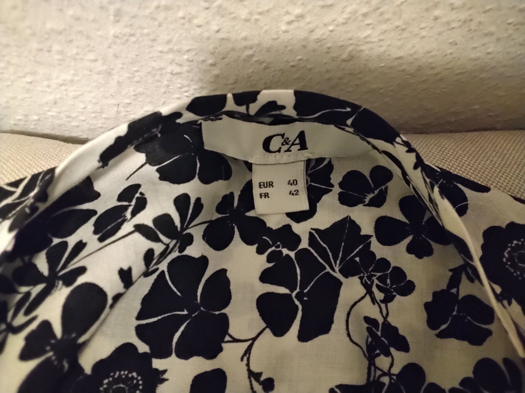 C&A Blusen: Chemisier noir et blanc à fleurs, C&A t40 – Neu und originalverpackt aus Chêne-Bourg von Fio994 3
