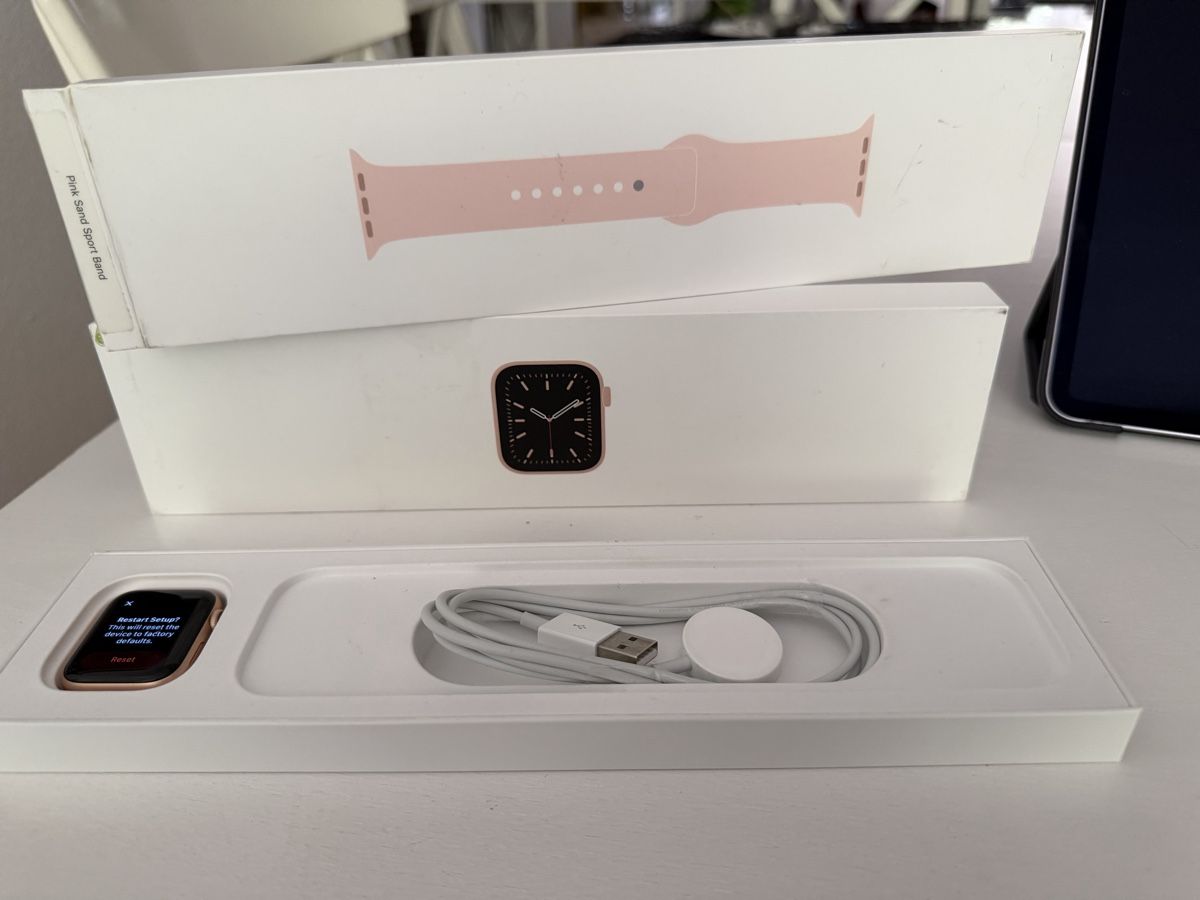 Apple Smartwatch: Apple Watch Series 6  – Nuovo (secondo la descrizione) da Rheinfelden venduto da Bar_Manhattan 1