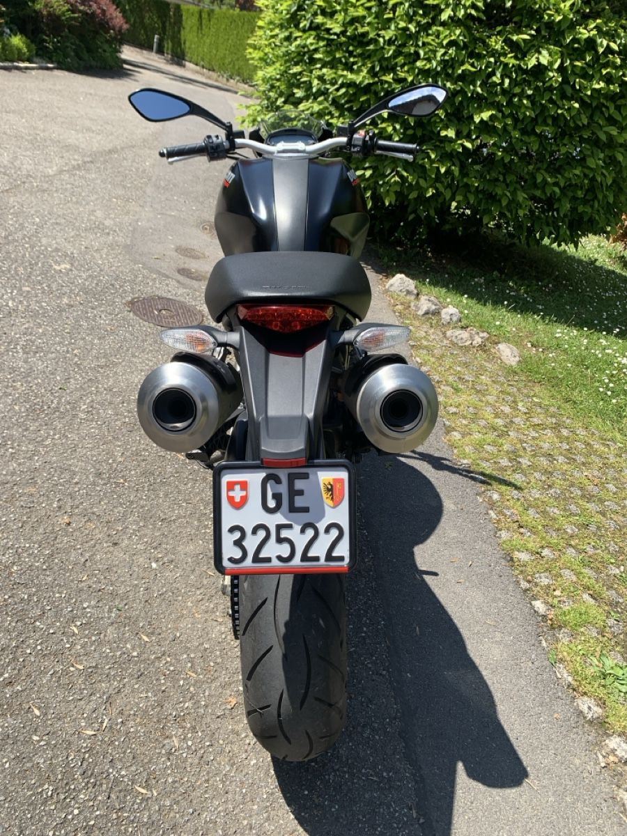 Ducati Strasse: Ducati Monster 796 black/red – Gebraucht aus Troinex von yve_pt7d 4