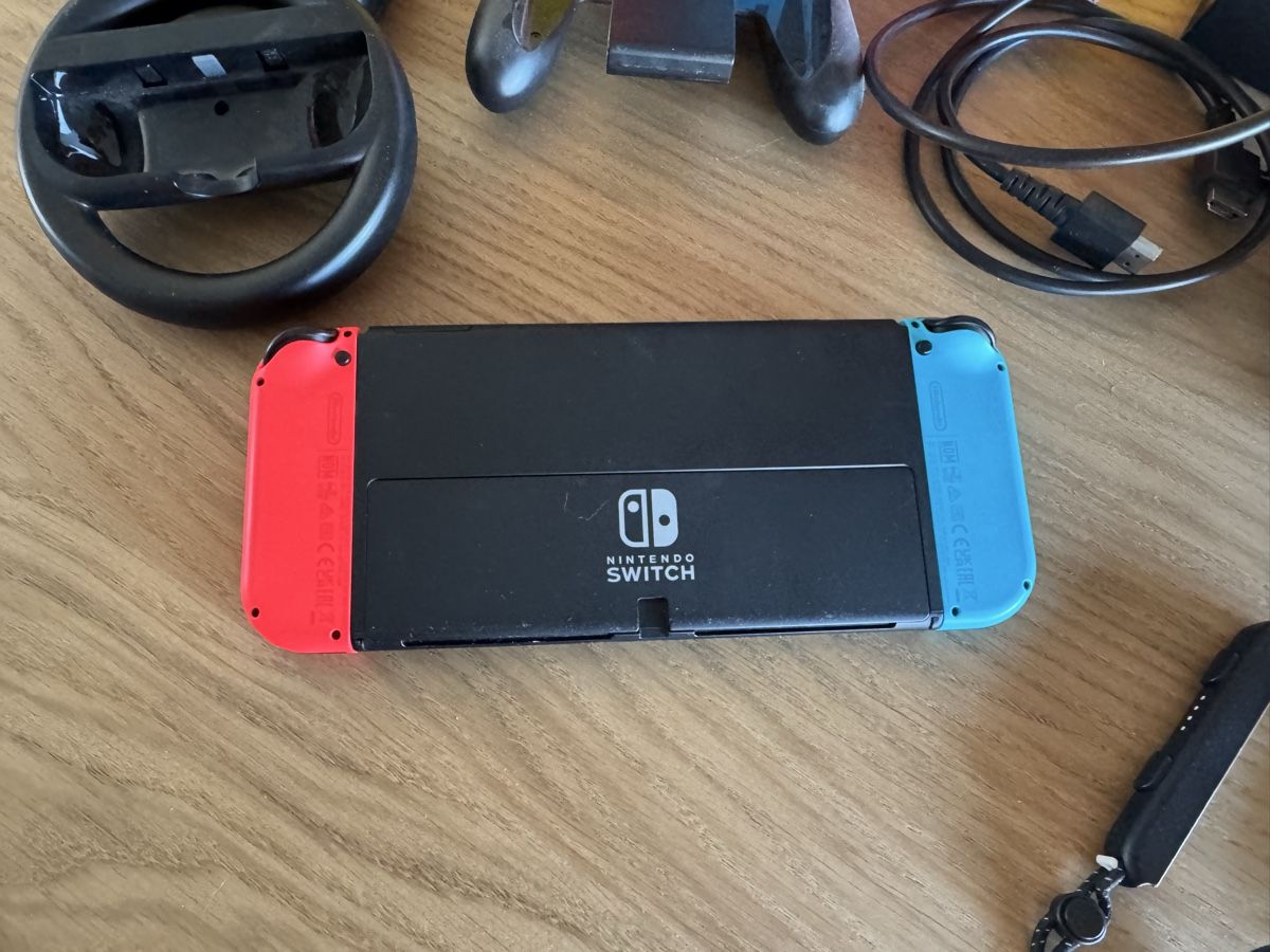 Nintendo Console: Nintendo Switch OLED – Usato da Crissier venduto da rob_5vzx 1