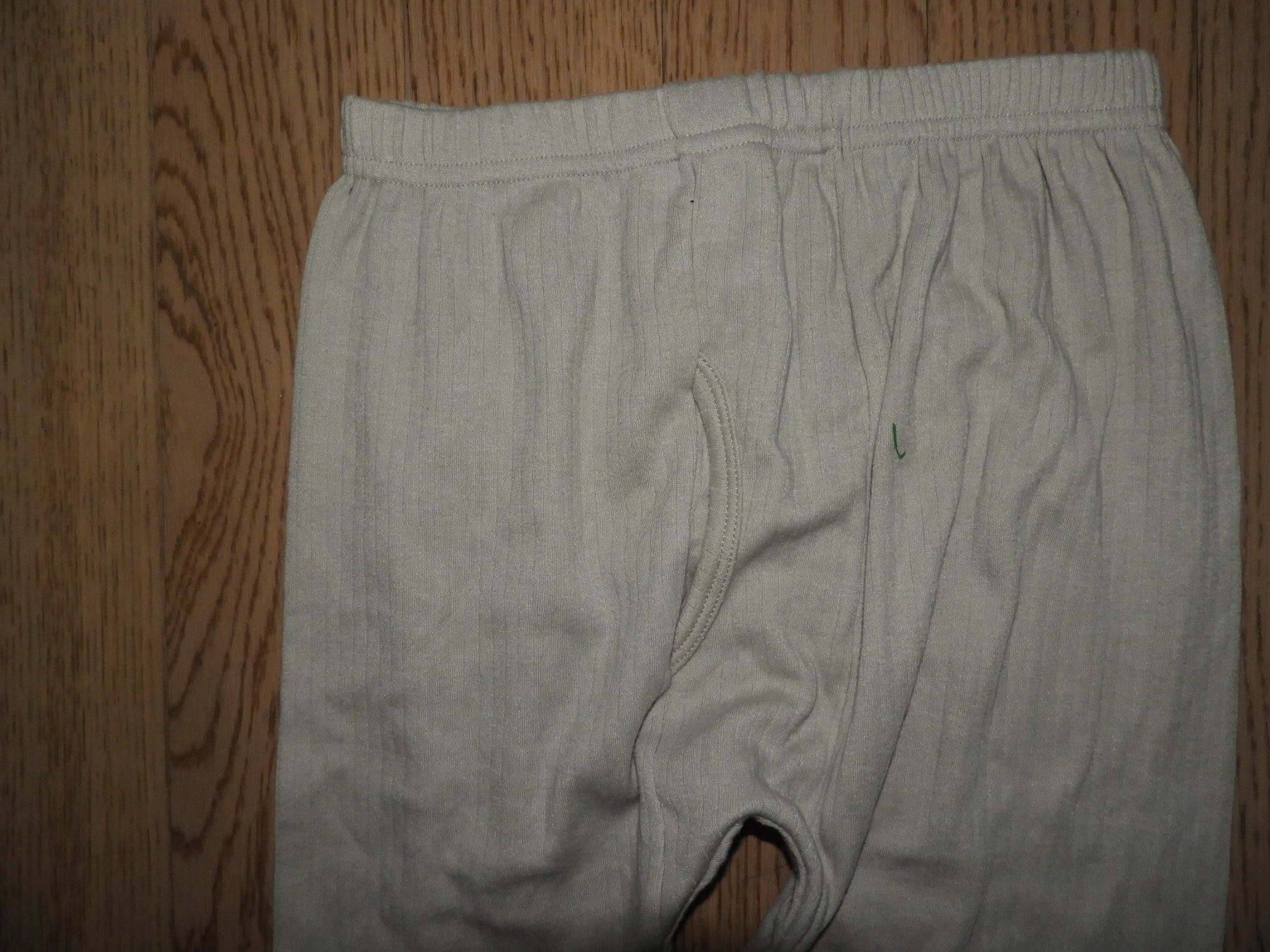 Pantaloni: Herren Thermohose hellgrau gerippt, Grösse M – Nuovo (secondo la descrizione) da Hergiswil NW venduto da Noema2006 1