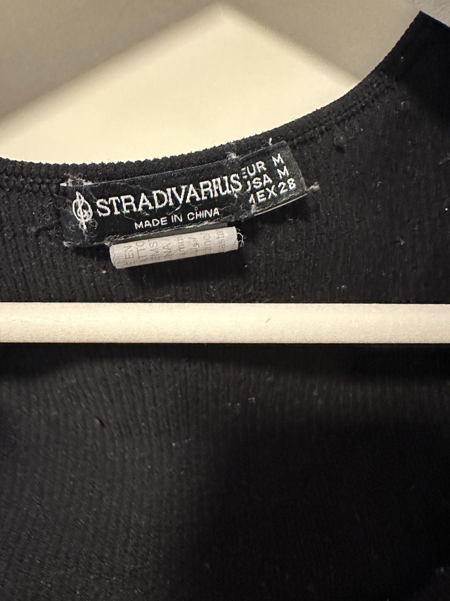 Stradivarius T-Shirts: Schwarzes Crop Top Stradivarius Gr. M – Gebraucht aus Reinach BL von Alles_muss_weg00 3