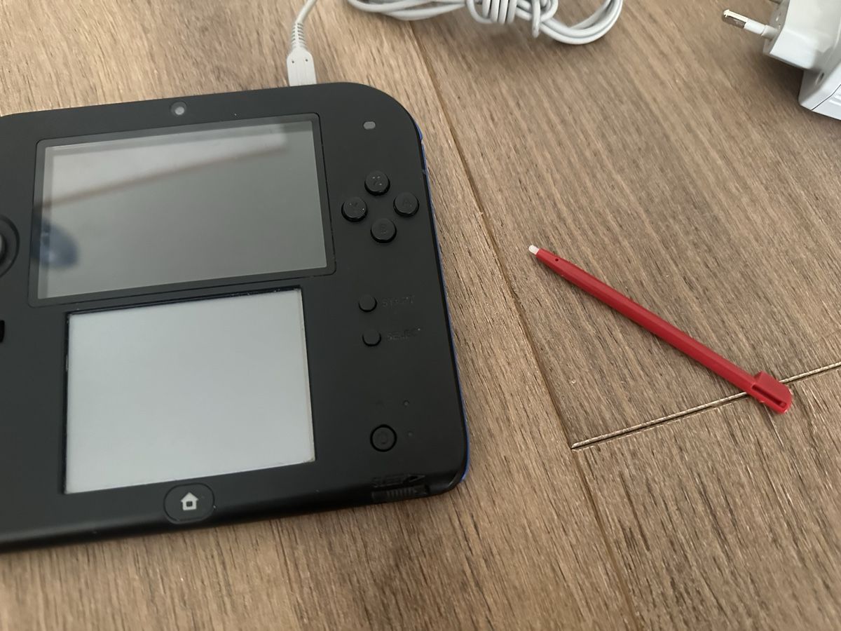 Nintendo Konsolen: Nintendo 2 DS  Konsole + Spiel – Gebraucht aus Altendorf von Quietwater 4