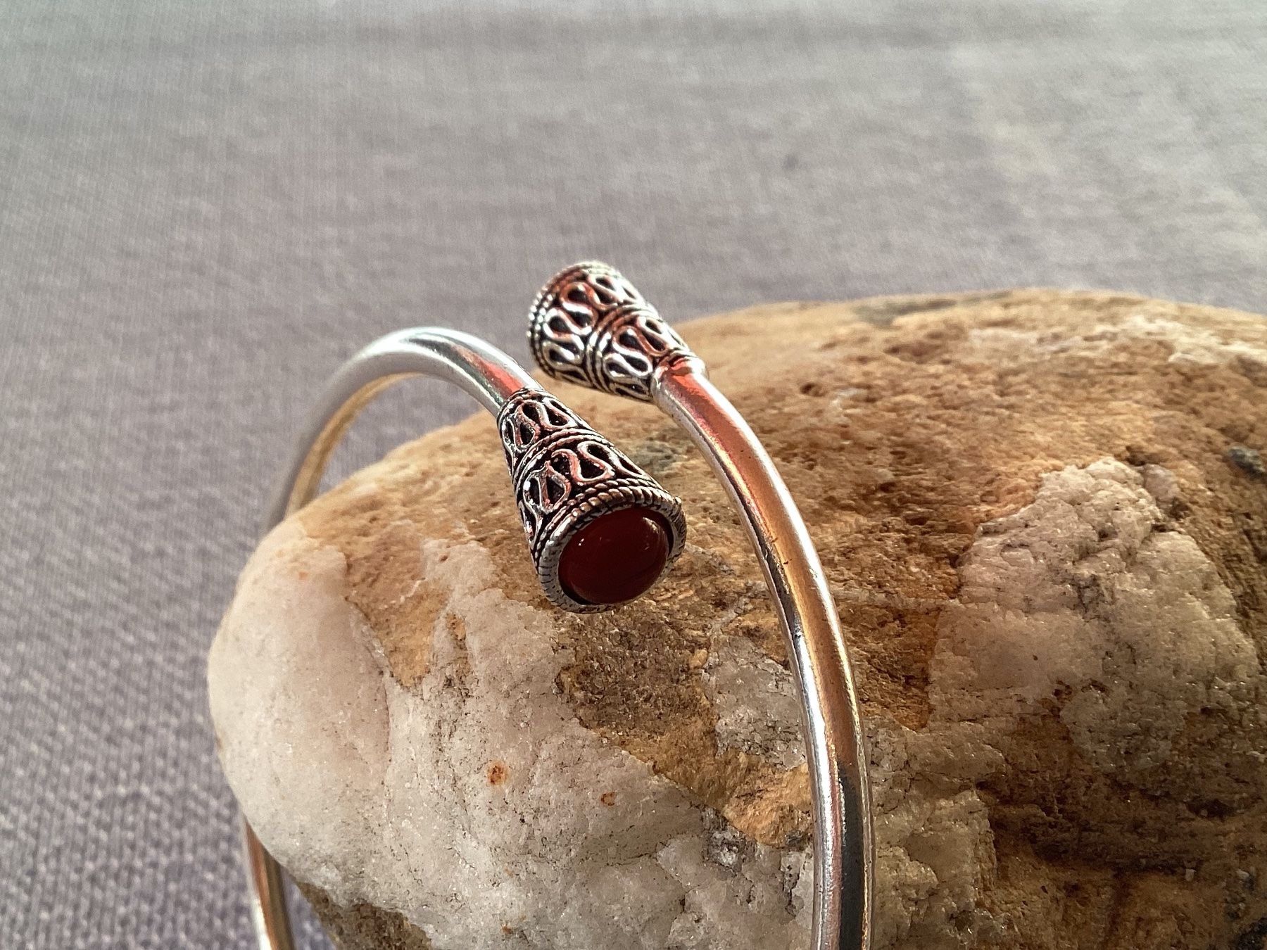 Bracciali & Braccialetti: Roter Achat  - Armband Armreif aus Silber mit Edelstein – Nuovo e nell'imballaggio originale da Basel venduto da La_Serenade 2