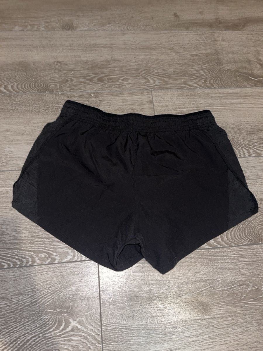 Nike Pantaloni: Short de course Nike noir – Usato da Le Locle venduto da Ophelhugy 1