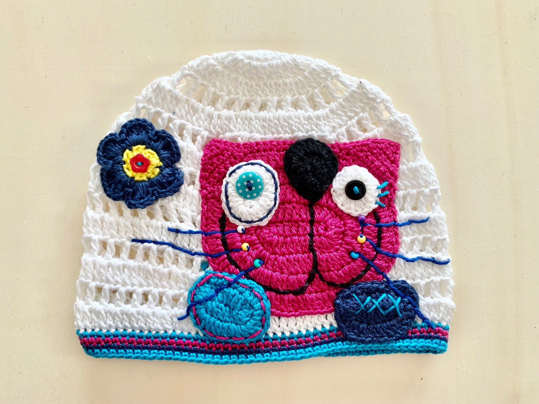 Altro abbigliamento per bambina: Kappe weiss mit Katze, Handarbeit, 100% Baumwolle – Nuovo e nell'imballaggio originale da Emmenbrücke venduto da swissmade-miracles
