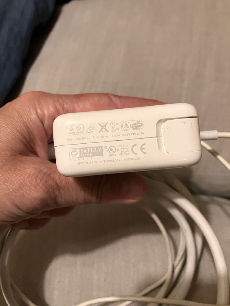 Apple Caricabatterie: Original Apple MagSafe 2 45 W Power Adapter  – Usato da Zürich venduto da gabrieluza