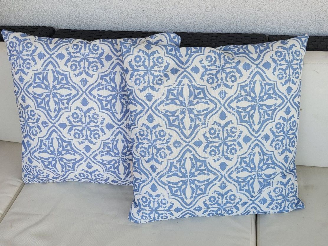Cuscini: Loungekissen ,2er Set blau oder taupe,  wasserabweisend – Nuovo (secondo la descrizione) da Eschenbach SG venduto da Mr.PP-Green