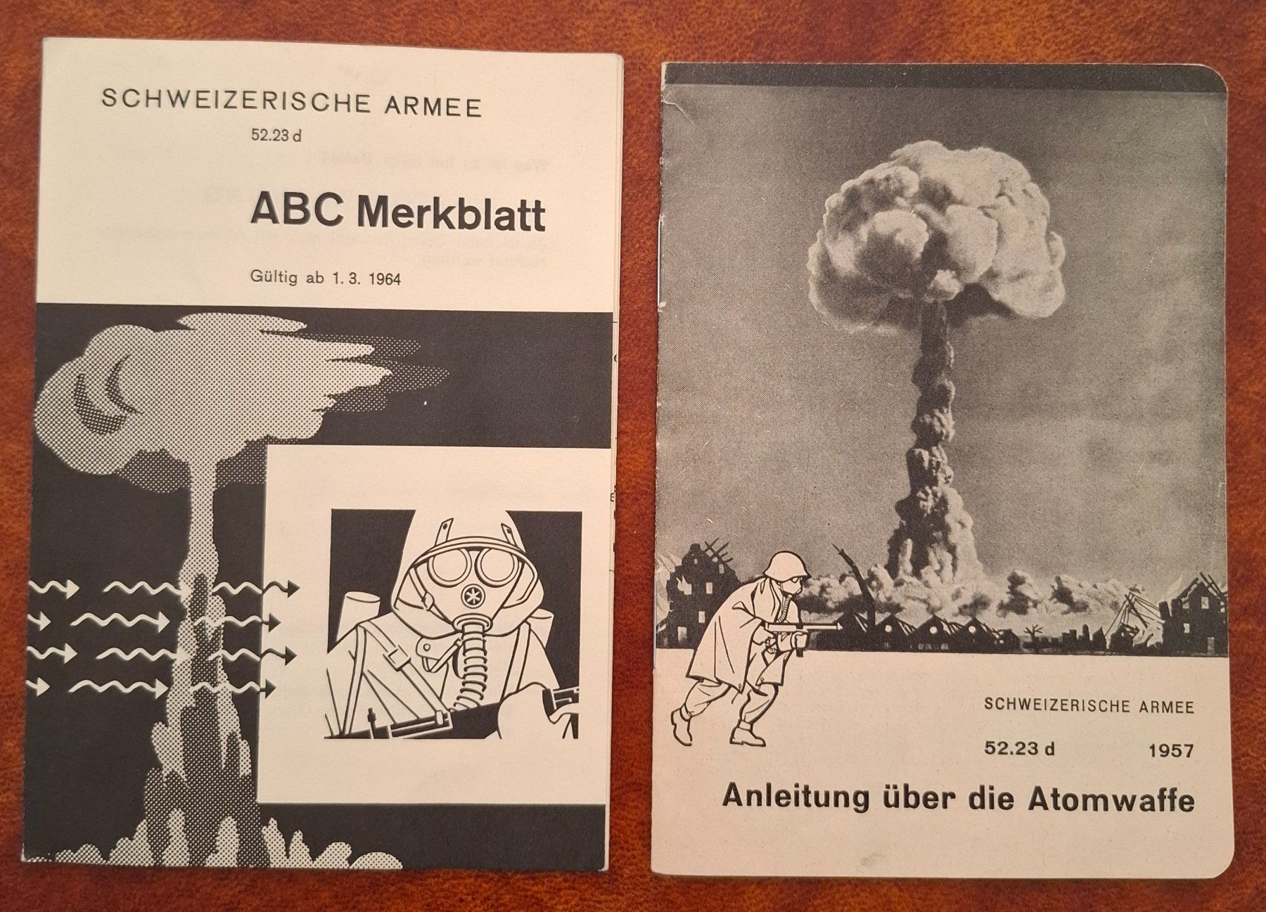 Libri: Schweizer Armee: 2 Merkblätter ABC 1964/1957 – Usato da Wil SG venduto da Clanx