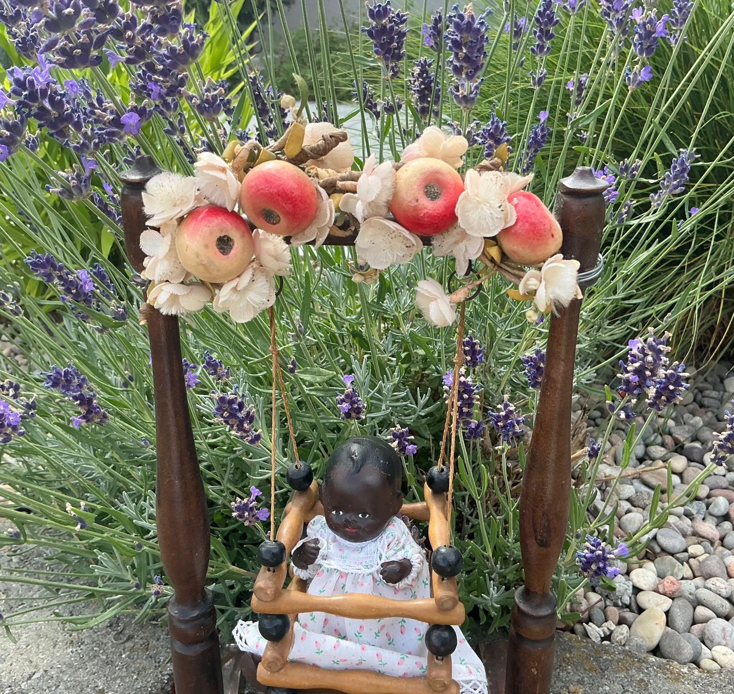 Jouets: ALTE HERZIGE SCHAUKEL MIT PÜPPCHEN – D'occasion à Zell LU par Silvermemory 4
