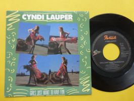 Cyndi Lauper – Girls Just Want To Have Fun