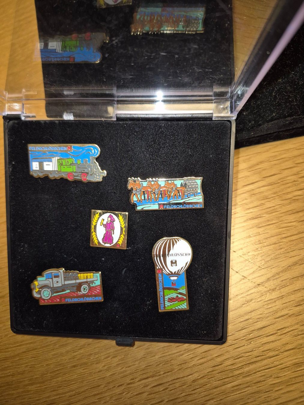 Feldschlösschen Placchette & Badge: Pin Set Feldschlösschen Bier – Usato da Buttikon SZ venduto da sefa02 1