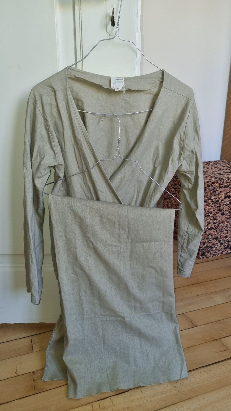 Kleiderpakete: Studio OSOI 2-Teiler Wickeloptik, Helles Olivebeige, Gr. M/L – Neu (gemäss Beschreibung) aus Zürich von fbmu 1