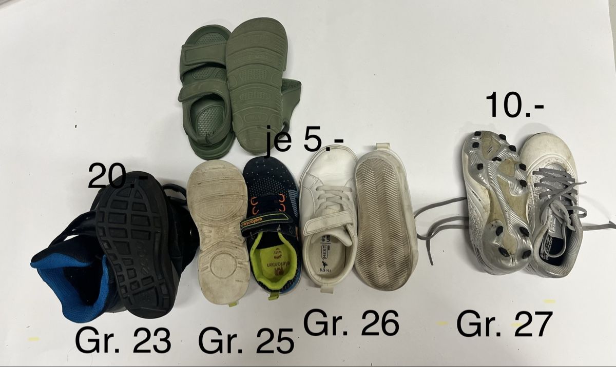 Chaussures garçon: Diverse Schuhe Gr. 25-31.5 – D'occasion à Flaach par JSchoch86 3