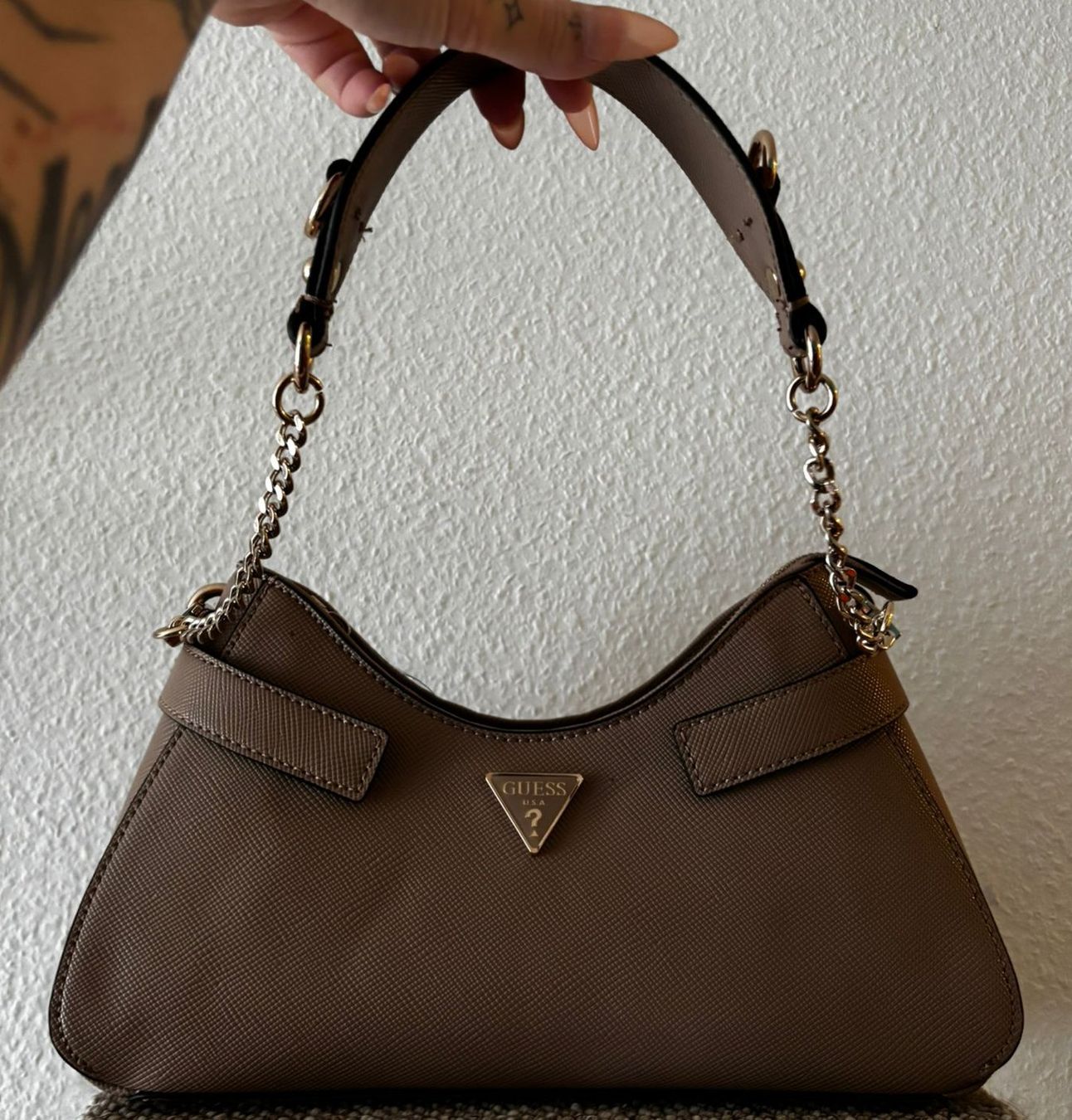 Guess Borse da donna: Guess Tasche beige neu! – Nuovo (secondo la descrizione) da Wohlen AG venduto da VerkaufAargau 1
