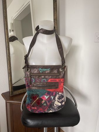Sac desigual en bandoulière neuf 29 X 24/ SVP lisez texte