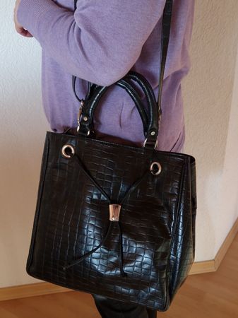 Elegante Bodenschatz Handtasche in Kroko-Optik, Schwarz