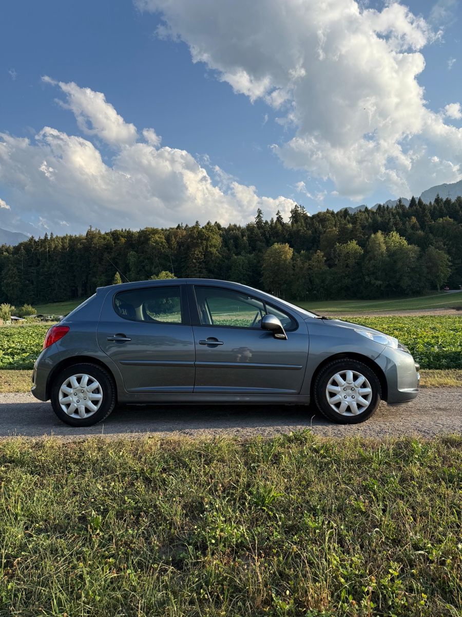 Peugeot Automobili: Peugeot 207 1.6i 16V – Usato da Thun venduto da reb_qd7f 4
