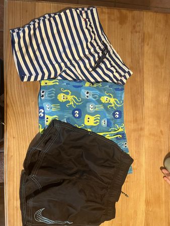 3 Badehosen Grösse von 122 bis 145