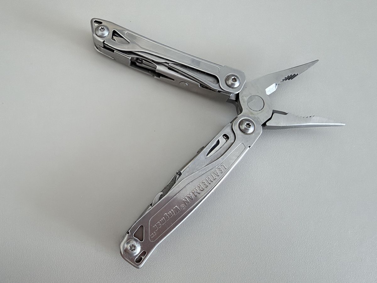 Leatherman Couteaux de poche: Multitool Leatherman Wingman mit Etui gebraucht – D'occasion à Muri b. Bern par uthiny 1