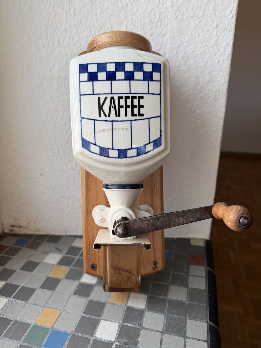 Elettrodomestici da cucina: Kaffeemühle mit Wandhalterung – Usato da Seuzach venduto da Turner32