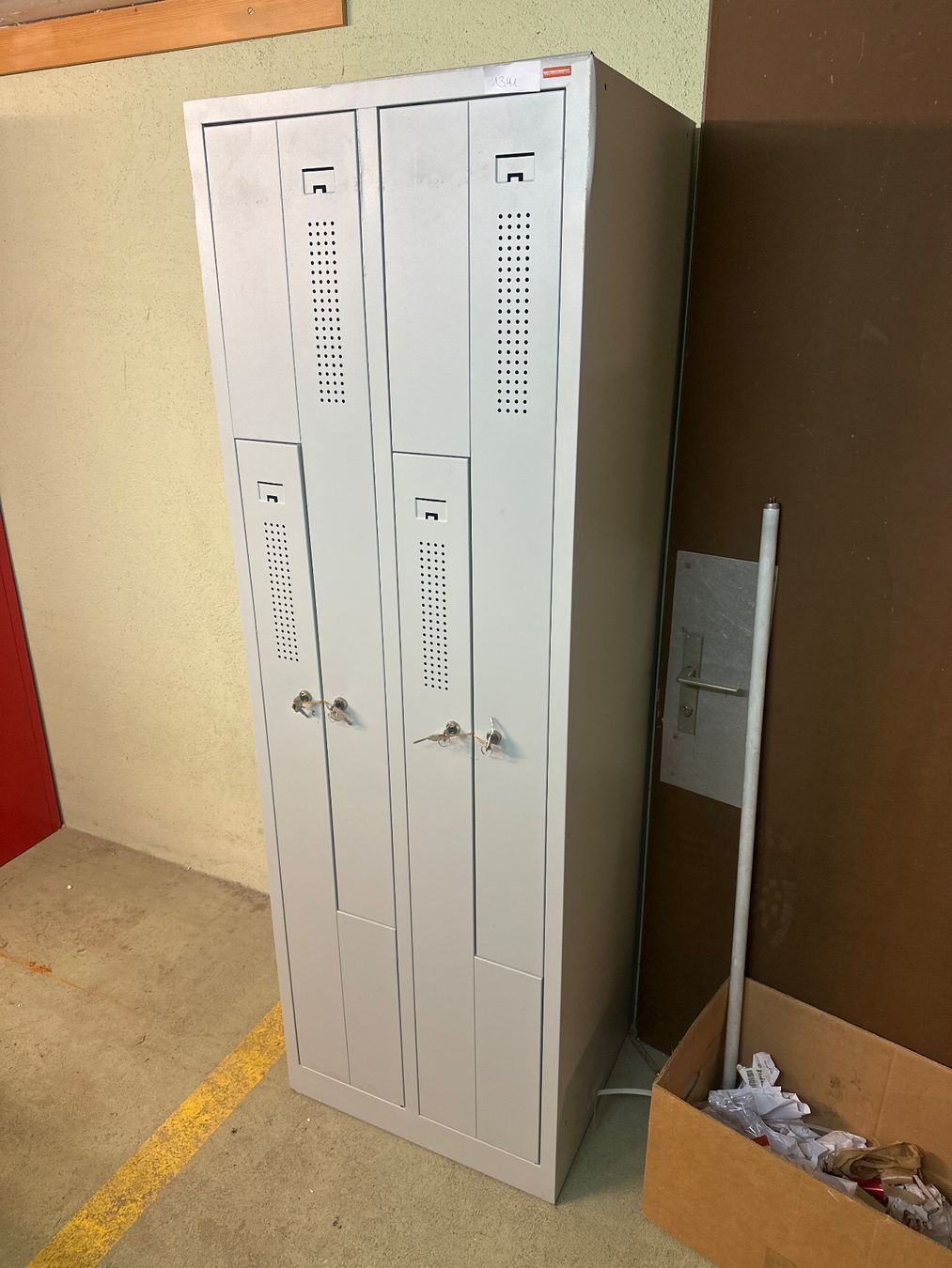 Garderobe: neuer Z-Spind Amsterdam eurokraft basic statt 445.- – Neu (gemäss Beschreibung) aus Necker von liq24 2