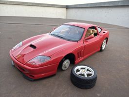 Ferrari 550 Maranello - 1/18 - Bburago