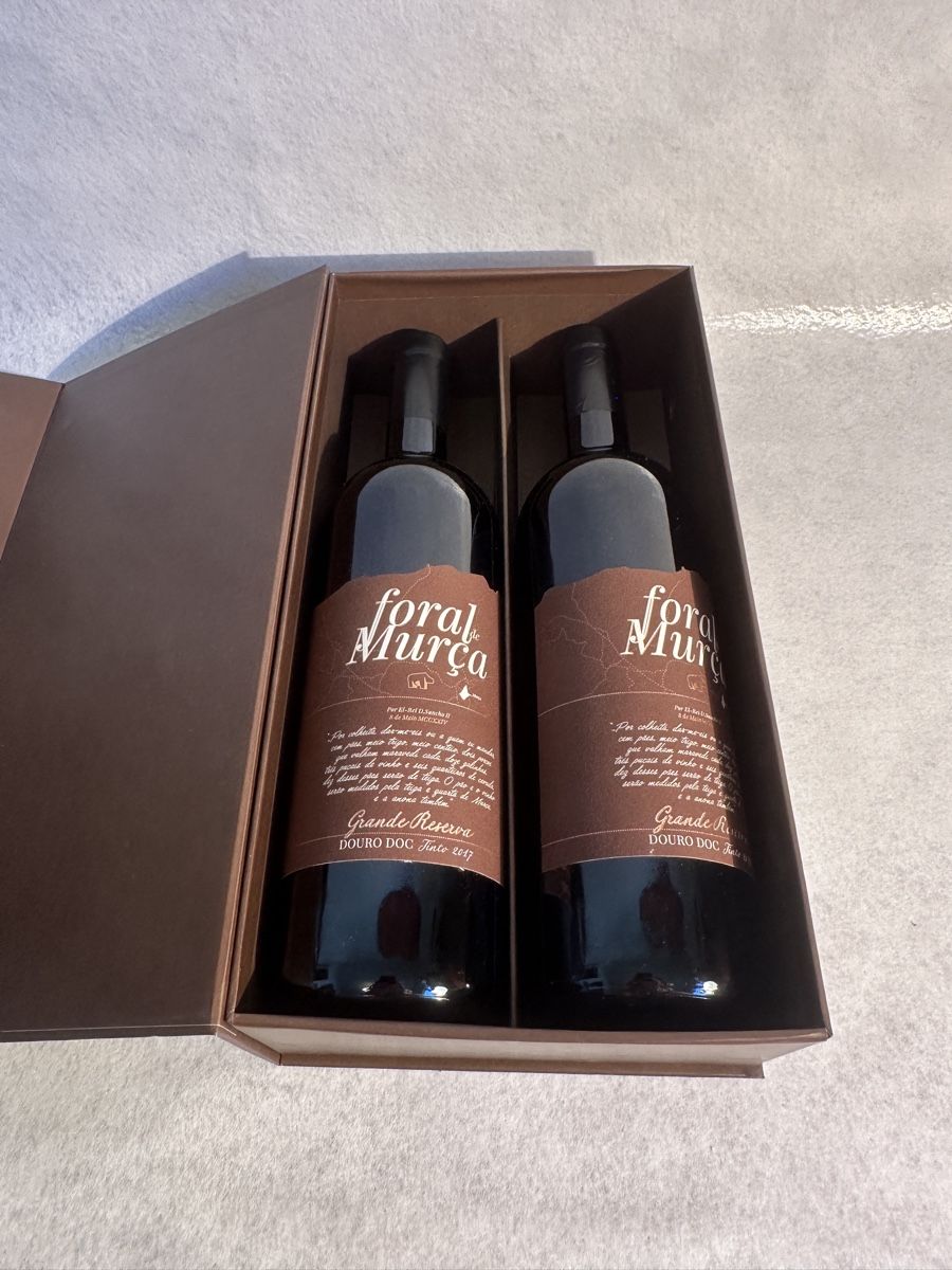 Vino: 2-Bottle Gift Box Foral de Murça Grande Reserva 2017  – Nuovo e nell'imballaggio originale da zürich venduto da Eltons