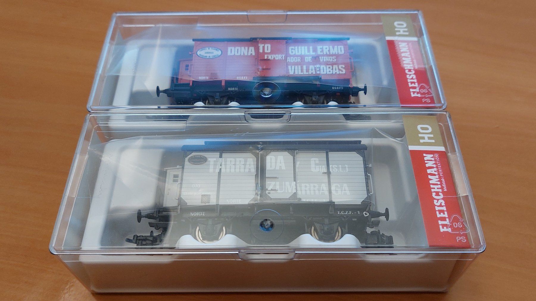 Fleischmann Modellini di ferrovie: Fleischmann - Weinkesselwagen-Set der NORTE – Nuovo e nell'imballaggio originale da Rotkreuz venduto da MOBAHN-1zu87 1