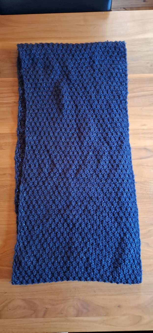 Foulards, Tücher & Schals: Warmer, dunkelblauer Strickschal mit Gitzer – Gebraucht aus Niederstocken von Cocos_nut