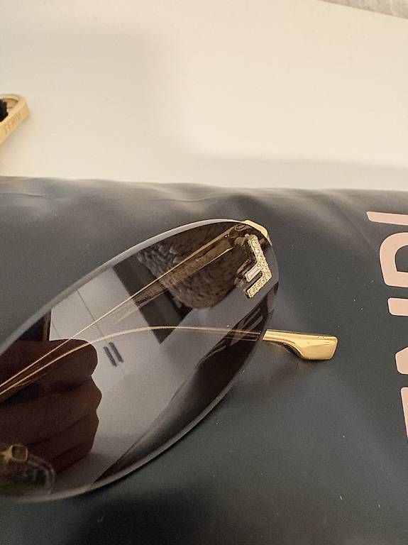 Lunettes & Verres: Fendi Sonnenbrille FE4075US – D'occasion à Unterägeri par mar_96hk 4