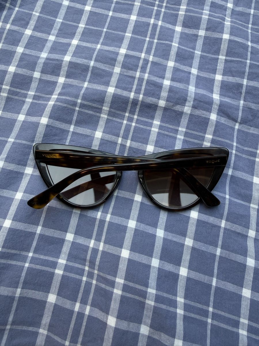 Vogue Occhiali & Lenti: Vogue Sunglasses – Usato da Zürich venduto da fed_ld2b 1