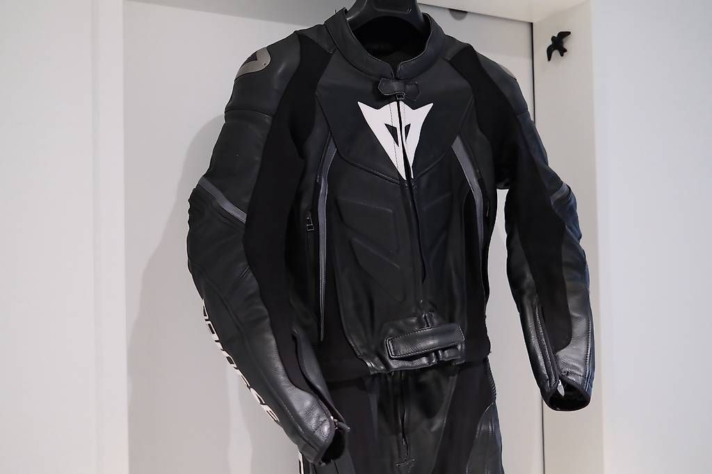 Completi, tute sportive e funzionali: Dainese Lederkombi 2 teiler  – Usato da Rickenbach LU venduto da MartinaW. 1