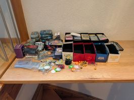 Pokemon Samungsauflösung, Bulk, Coins, Sleeves, Tins, Würfel