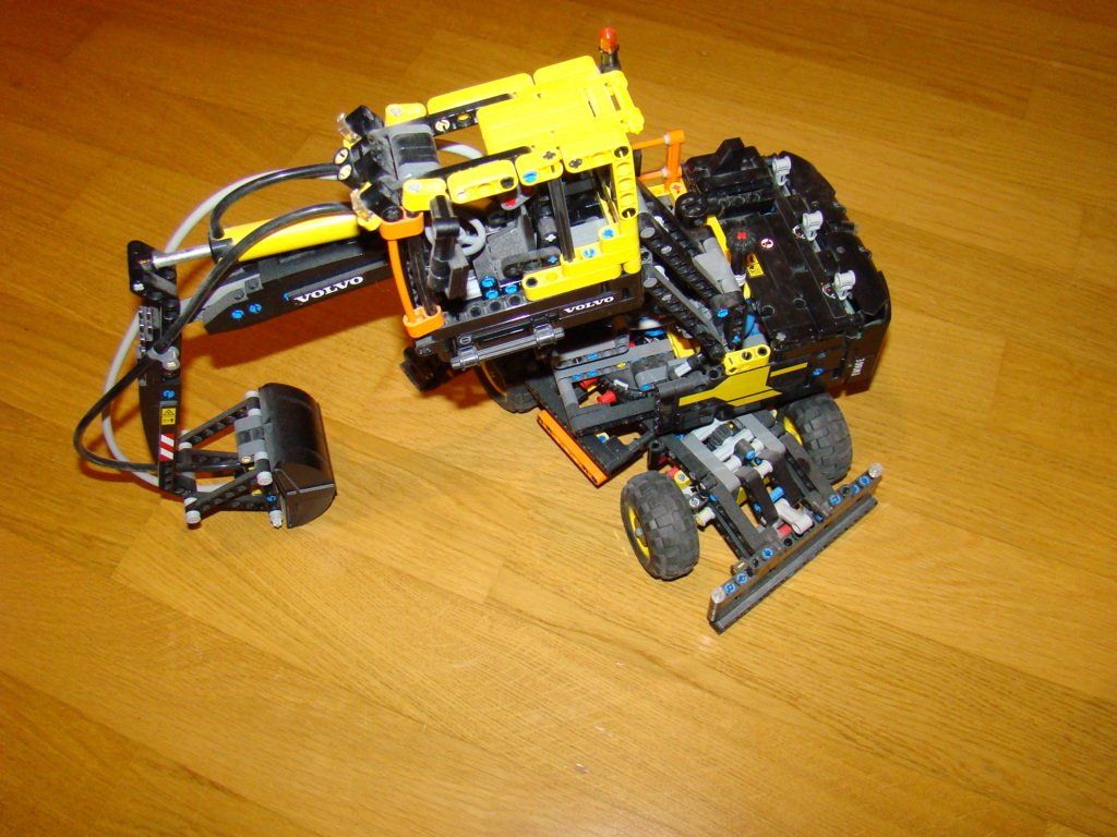 Lego Kit di costruzioni: lego technic 42053 (Volvo EW160E) – Nuovo (secondo la descrizione) da Lussery-Villars venduto da pousinete02 7