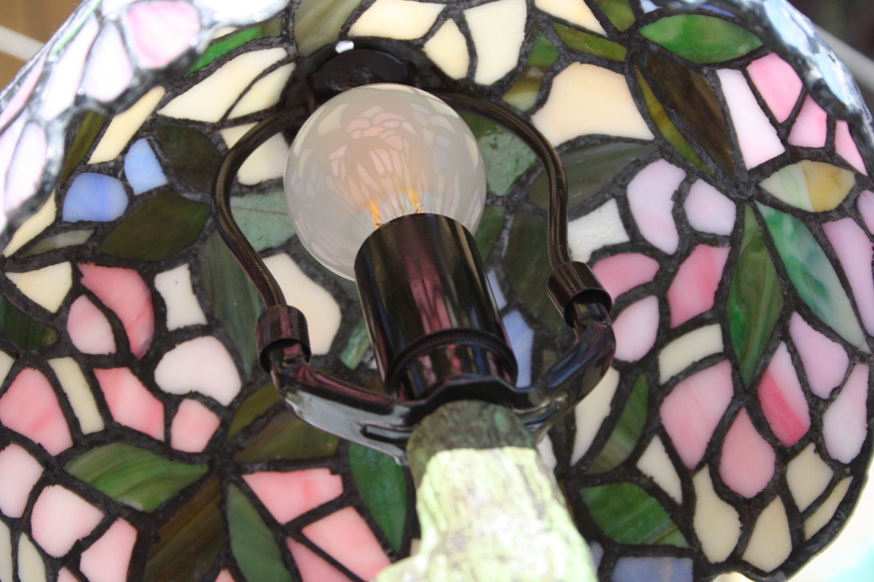 Lampen: LAMPE MIT LÖWENFIGUR TIFFANY STIL VINTAGE – Gebraucht aus Wauwil von Pneuedy 7