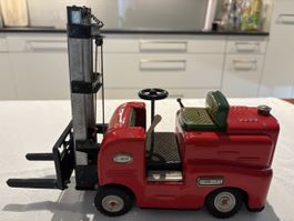 Blechspielzeug Gabelstaplers 
